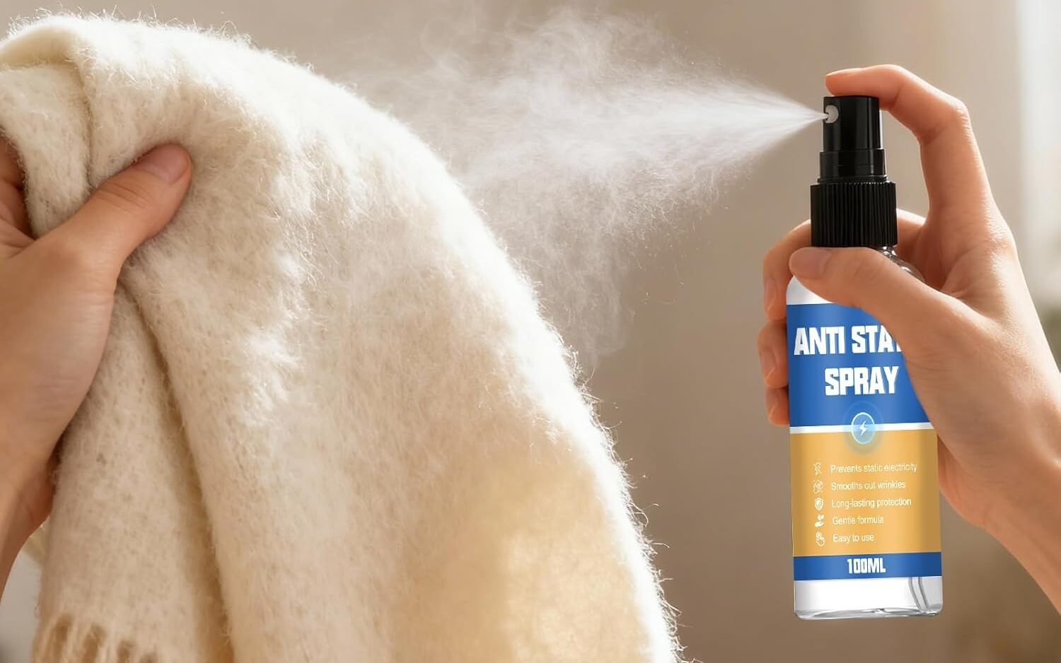 Sprühflasche neben Textilien in ruhiger Umgebung bei neutralem Licht.