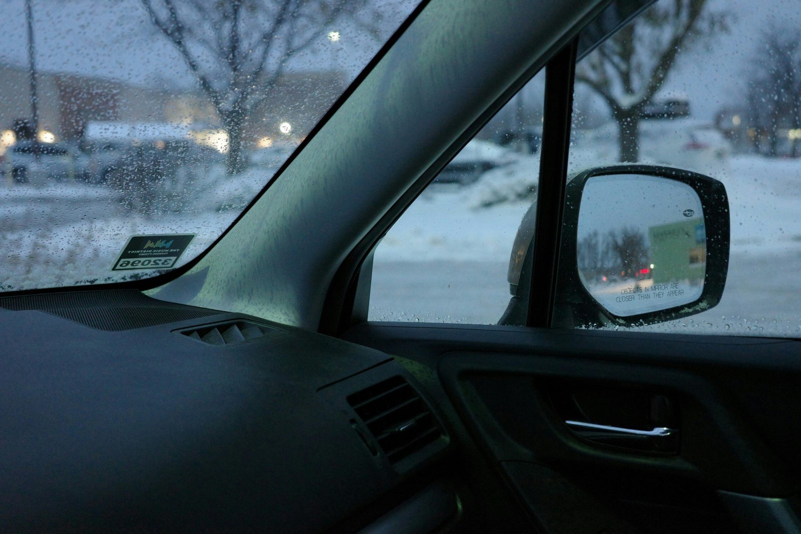 Autotürgriff bei trockener Winterluft in ruhiger Umgebung.