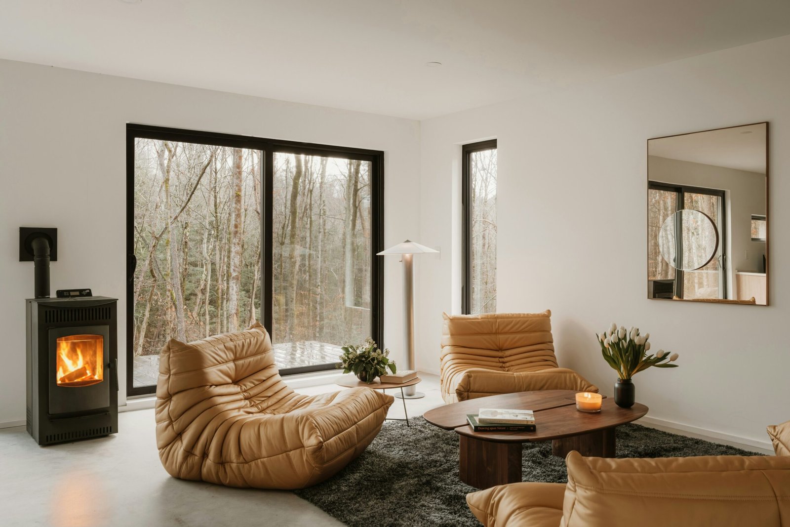 Wohnraum mit ruhiger Atmosphäre bei trockener Winterluft.